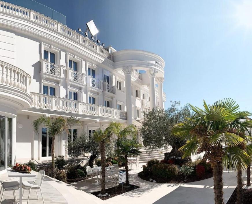 Hotel Villa Pascucci Durrës Esterno foto