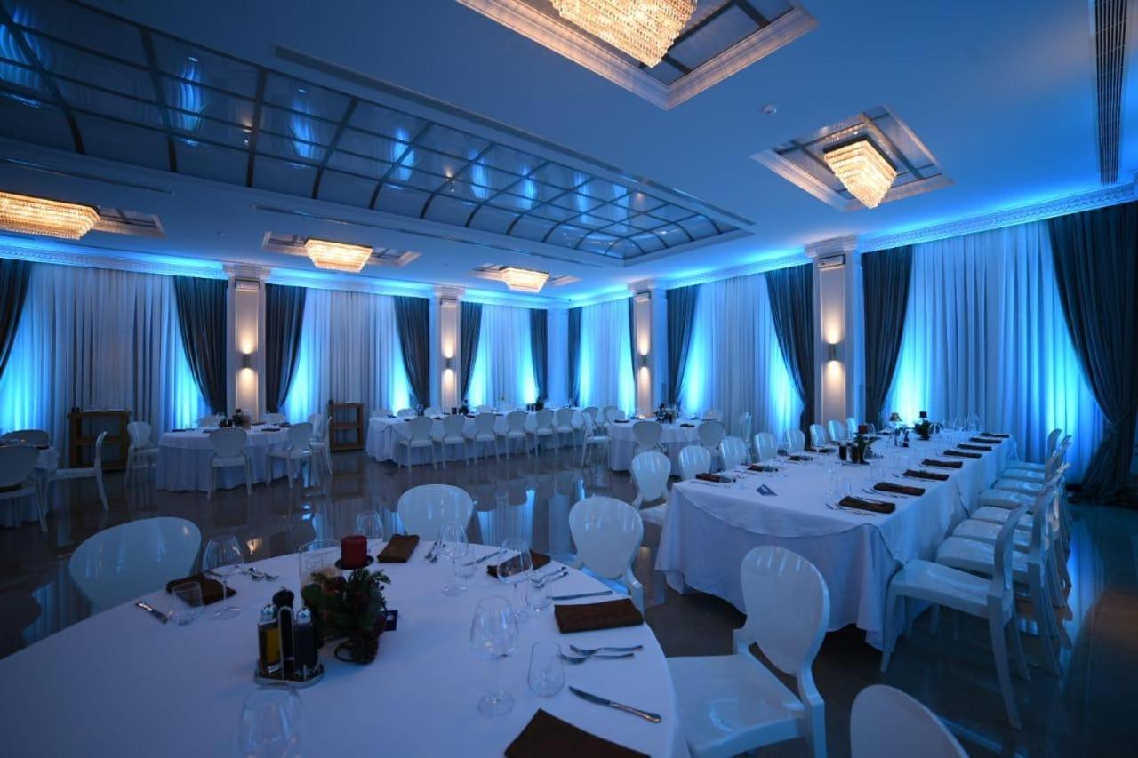 Hotel Villa Pascucci Durrës Esterno foto The ballroom