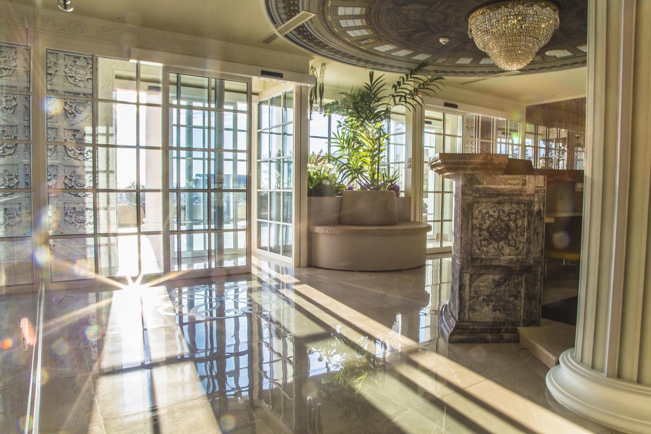 Hotel Villa Pascucci Durrës Esterno foto The lobby of the hotel