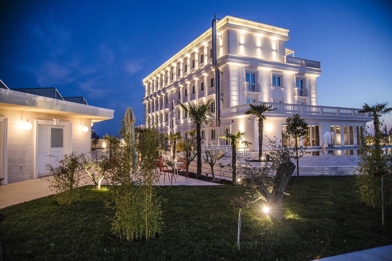 Hotel Villa Pascucci Durrës Esterno foto