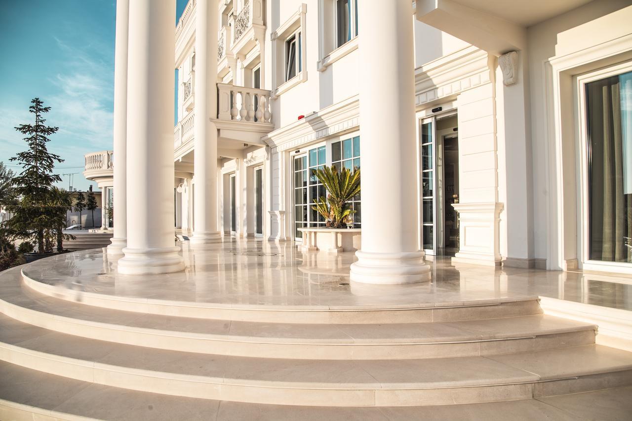 Hotel Villa Pascucci Durrës Esterno foto The main entrance of the hotel