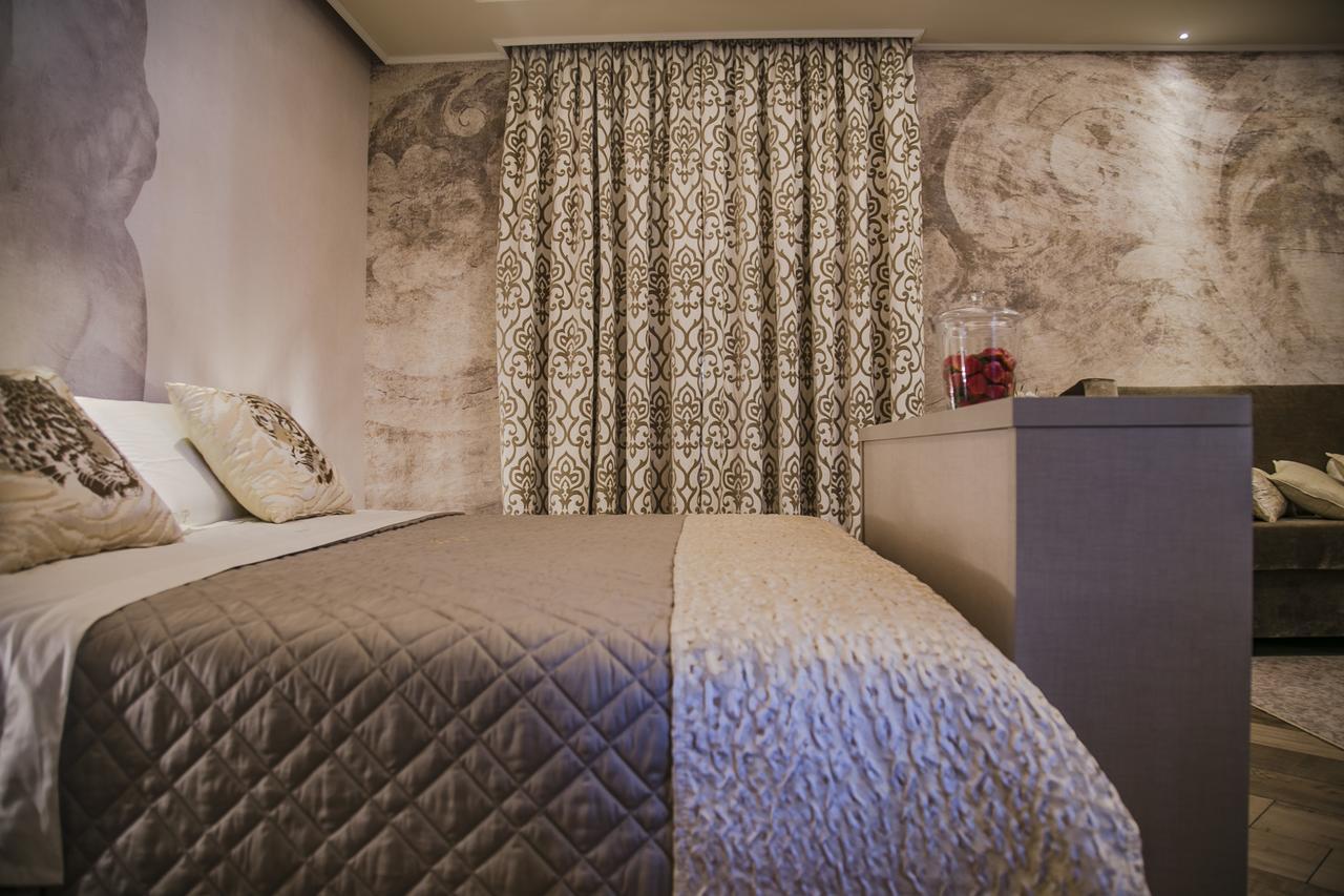 Hotel Villa Pascucci Durrës Esterno foto A bedroom at the hotel